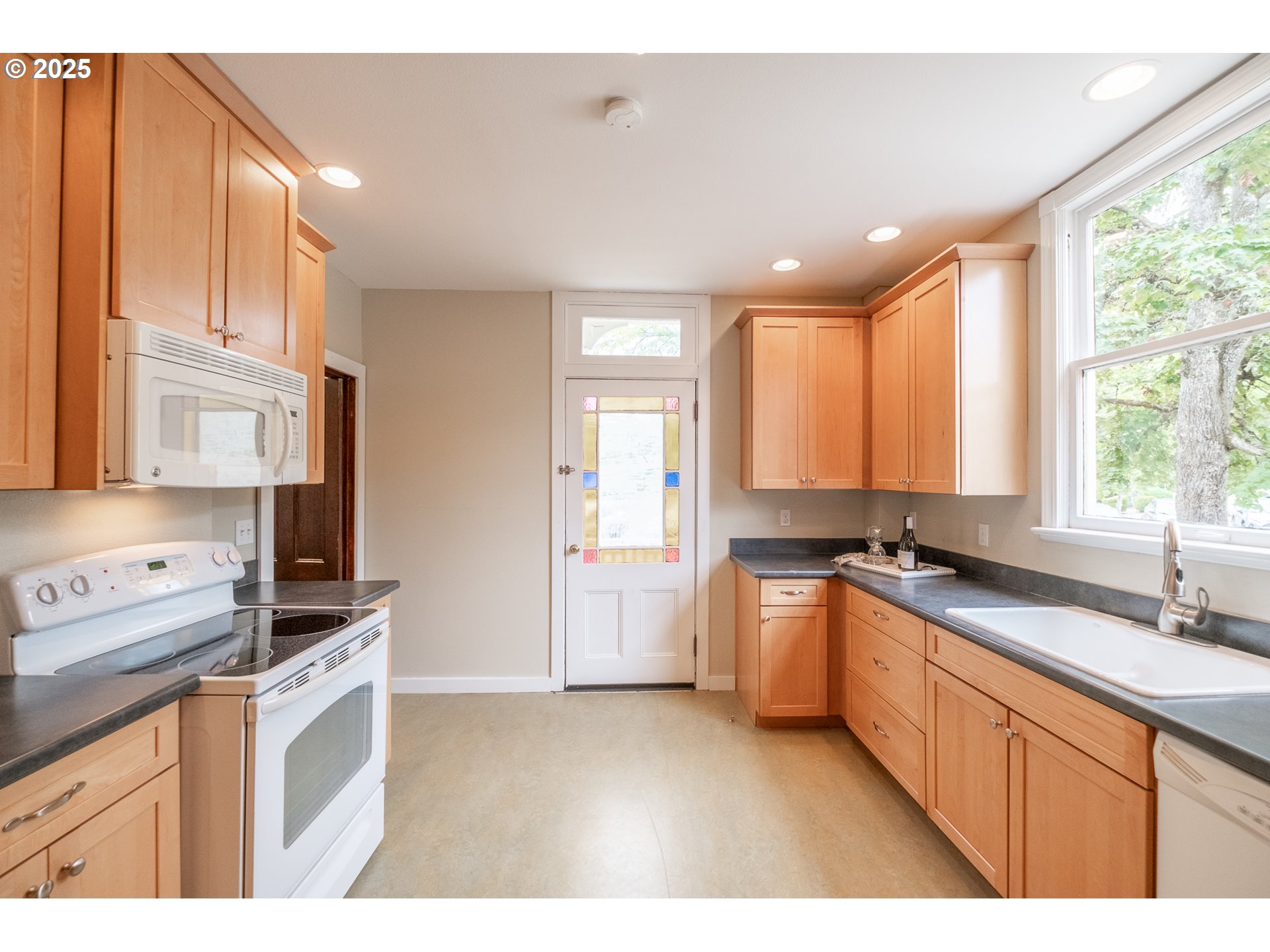 142 Southwest 8th Street Corvallis, OR 97333 - Photo 23 of 48