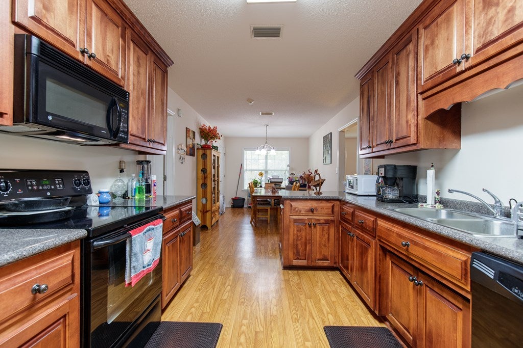 421 Meadowlark Road Valdosta, GA 31602 - Photo 12 of 30 Gallery Image 12