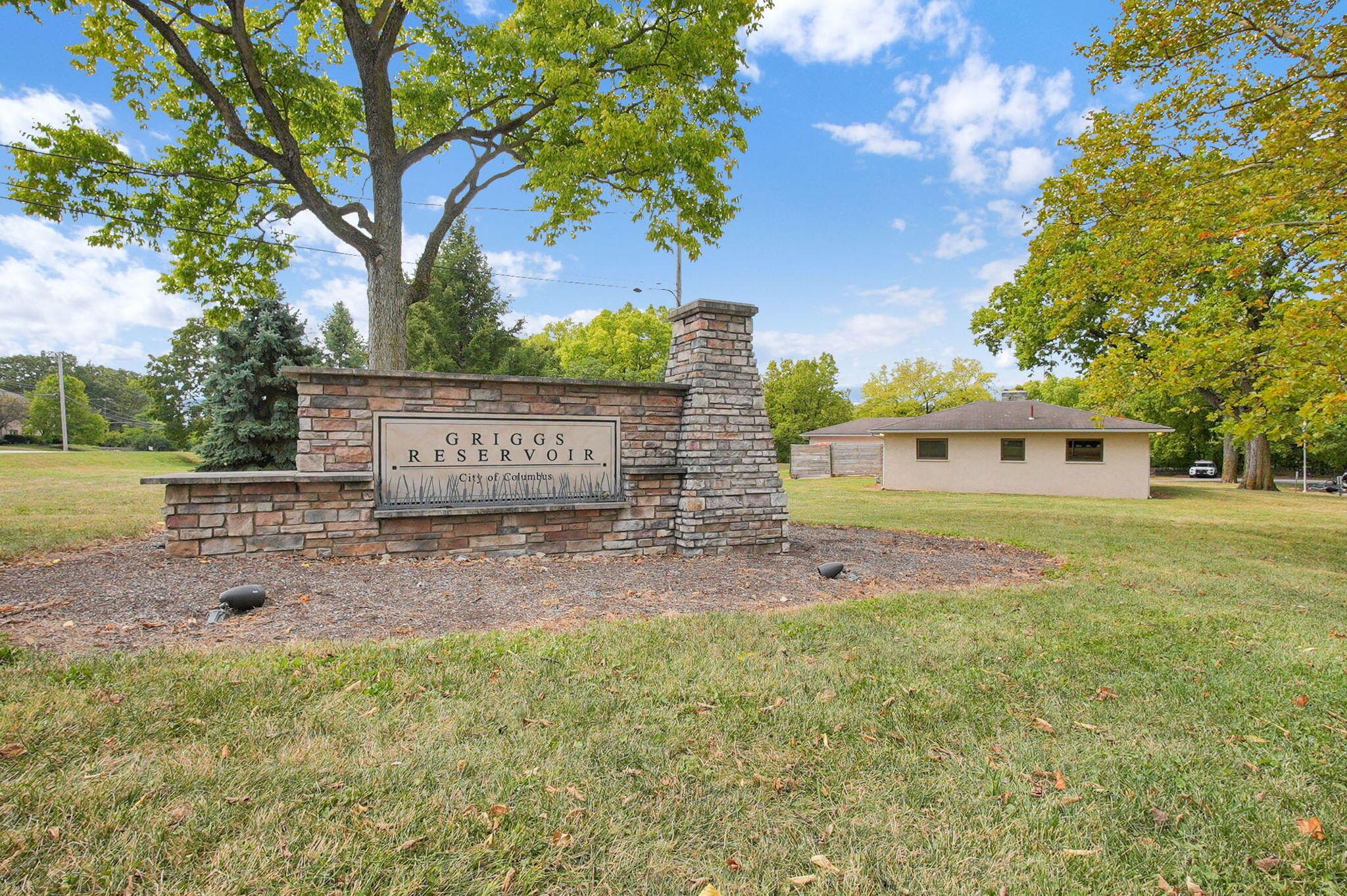 2737 Cranford Road Columbus, OH 43221 - Photo 43 of 44 2737 Cranford Realtor BethanyB park 5