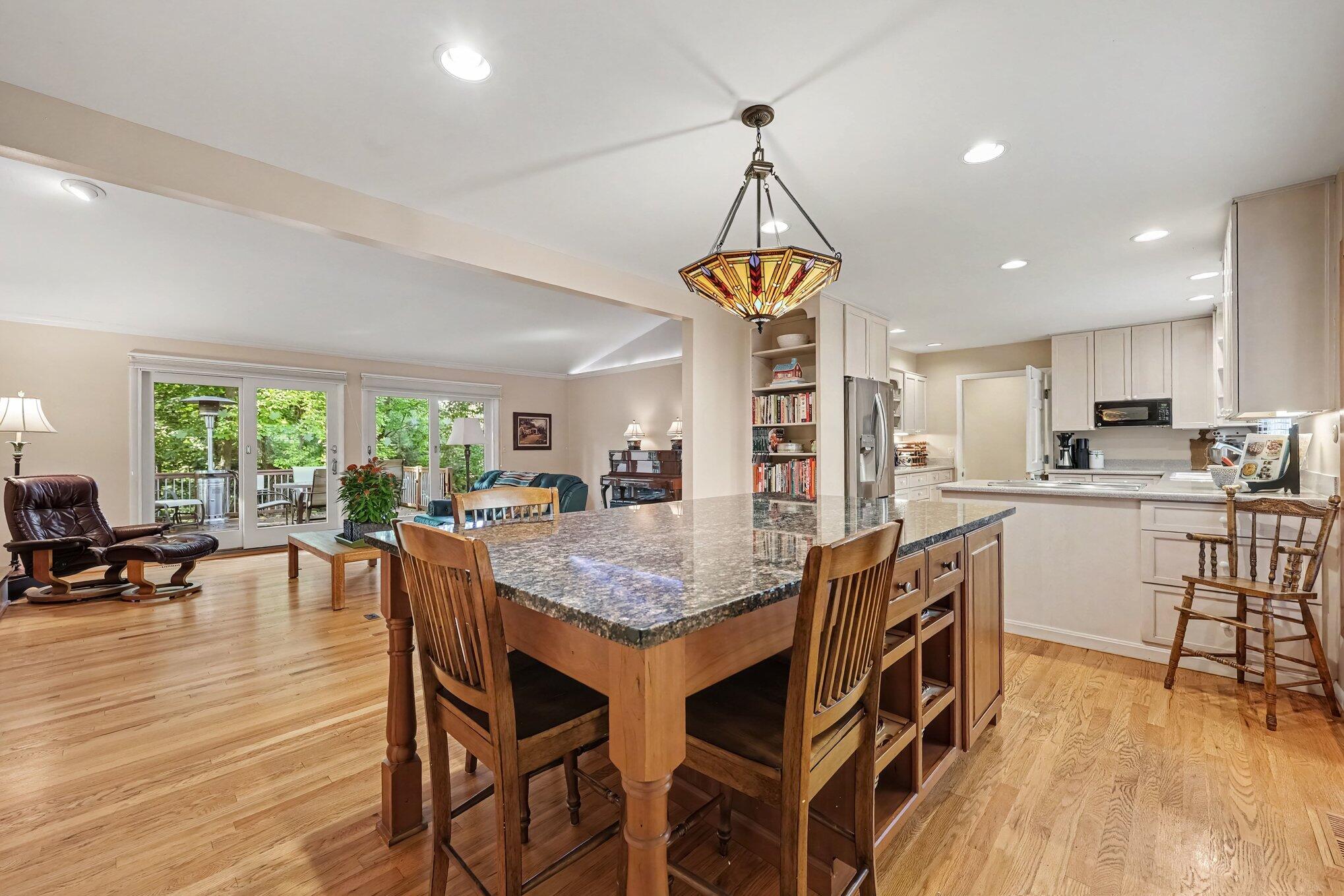 2514 Hawthorne Road Ann Arbor, MI 48104 - Photo 28 of 86 022_file_4077