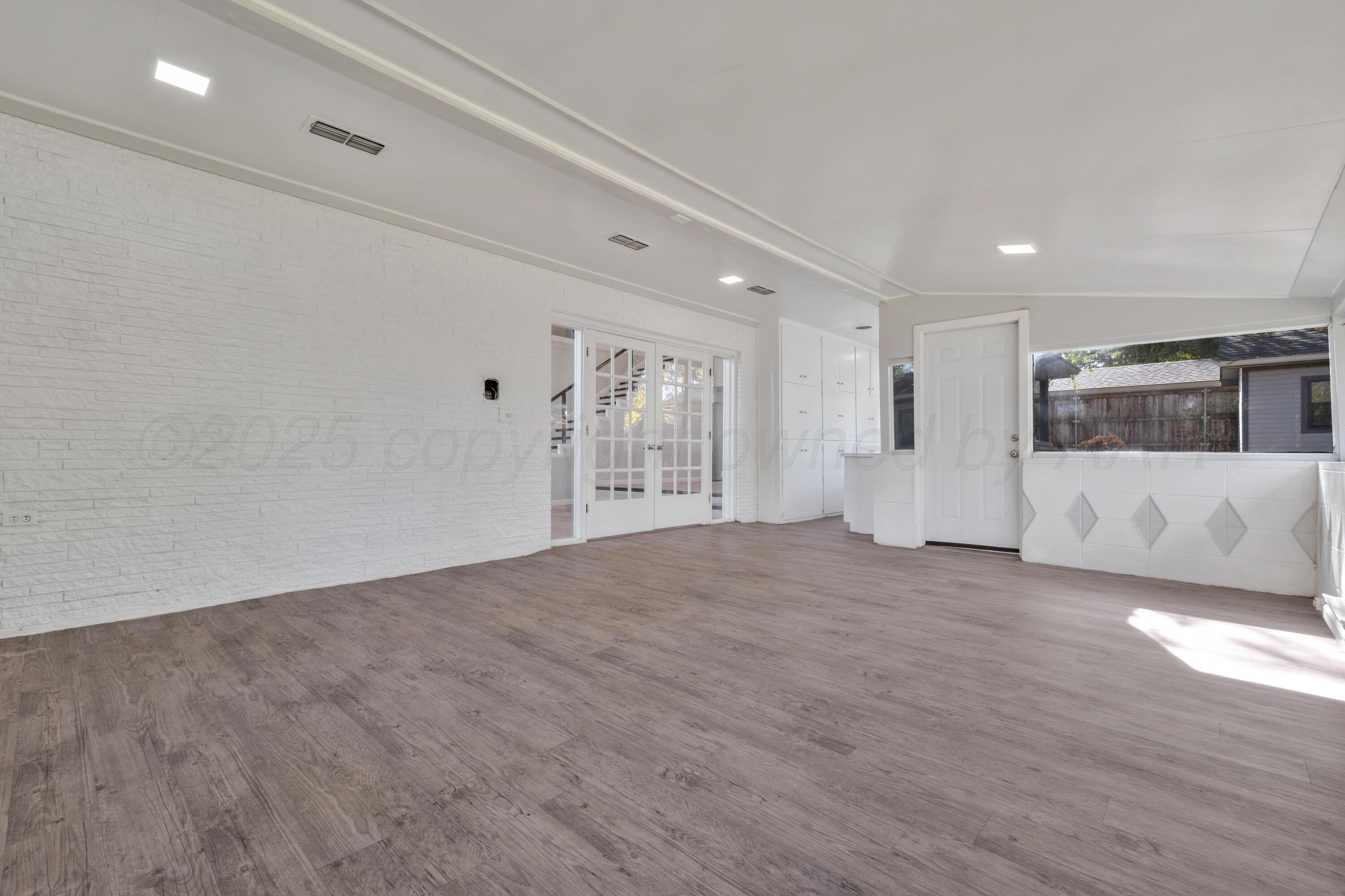 3700 Paramount Boulevard Amarillo, TX 79109 - Photo 16 of 40 a view of livingroom with a flat screen tv