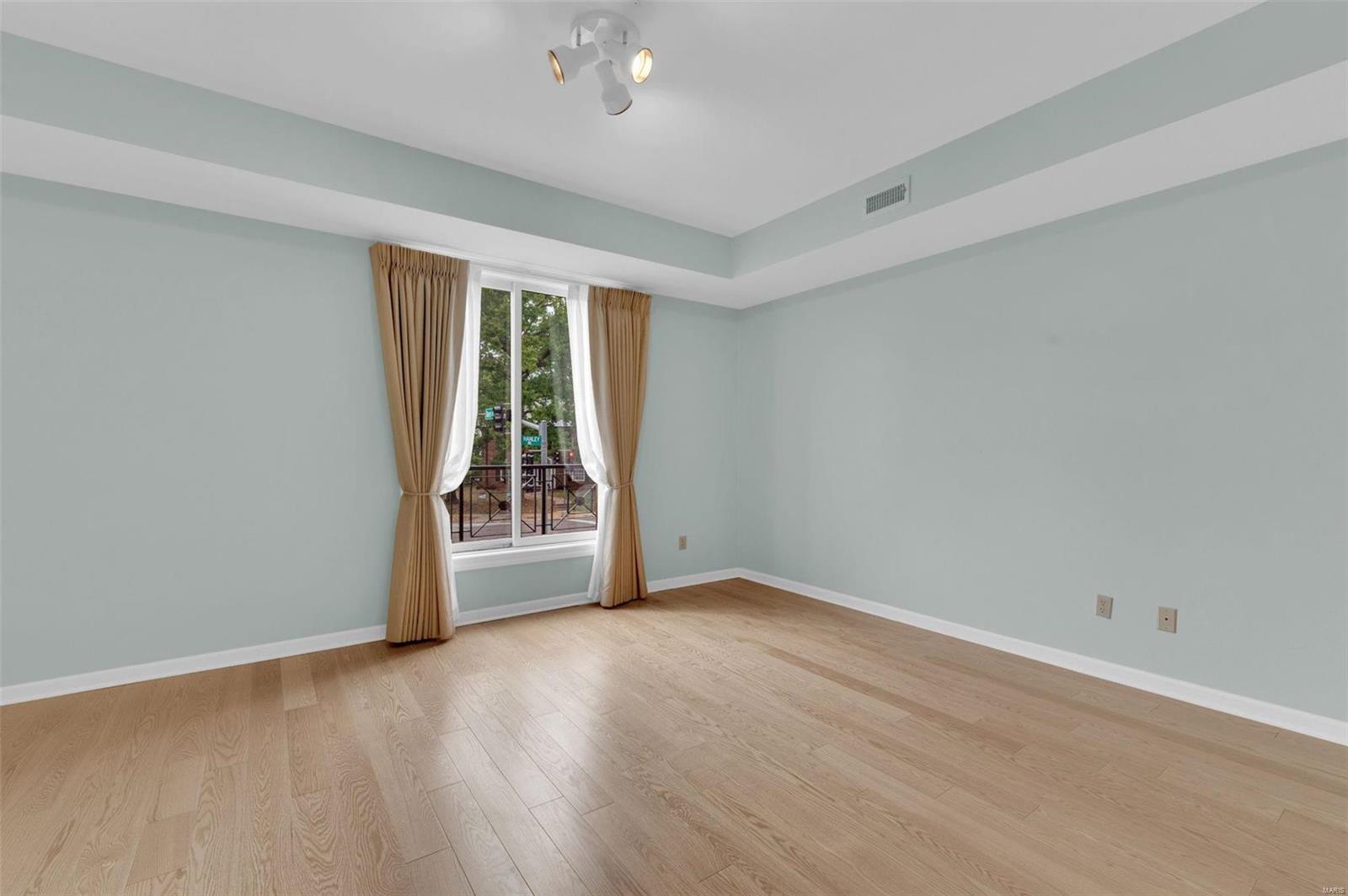 750 South Hanley Road, Unit 200 St. Louis, MO 63105 - Photo 15 of 25