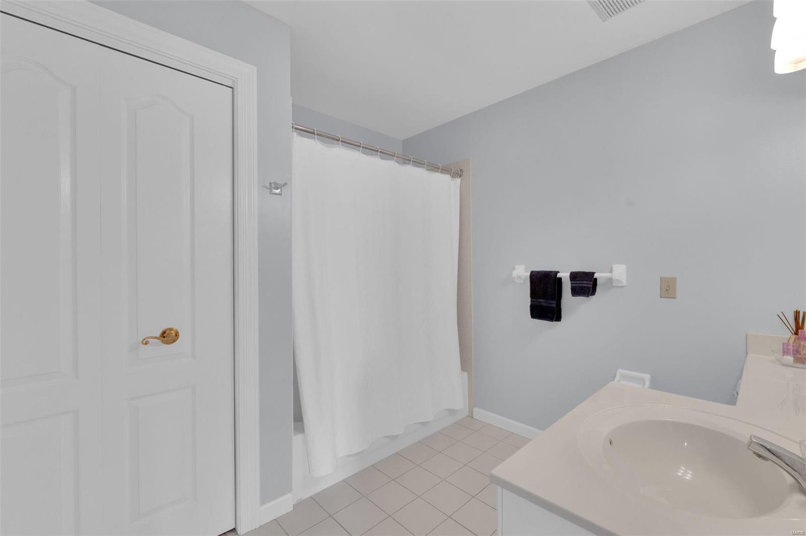 750 South Hanley Road, Unit 200 St. Louis, MO 63105 - Photo 17 of 25