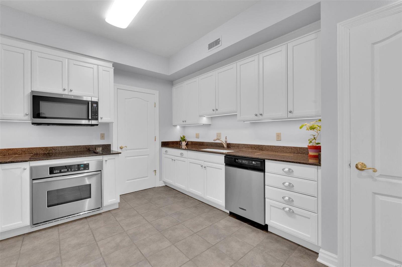 750 South Hanley Road, Unit 200 St. Louis, MO 63105 - Photo 19 of 25