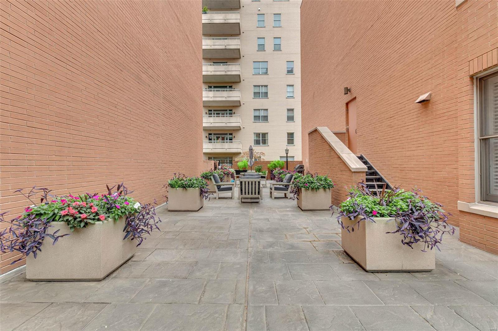 750 South Hanley Road, Unit 200 St. Louis, MO 63105 - Photo 4 of 25