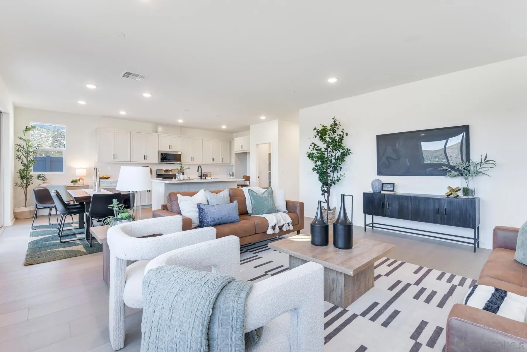 650 Meadowood Street Fallbrook, CA 92028 - Photo 11 of 24 Gallery Image 11