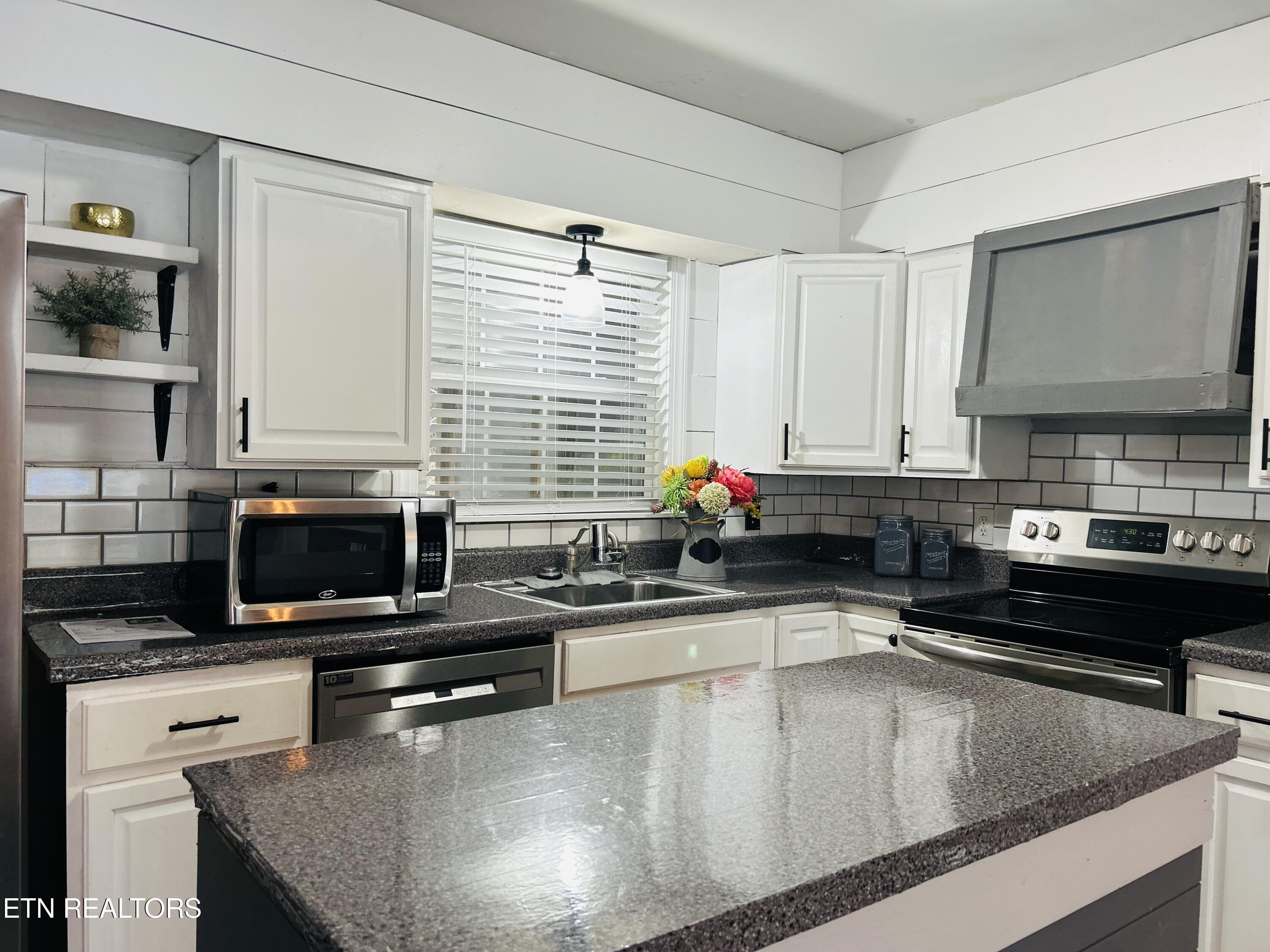 650 Robertsville Road Oak Ridge, TN 37830 - Photo 11 of 20 IMG_2064