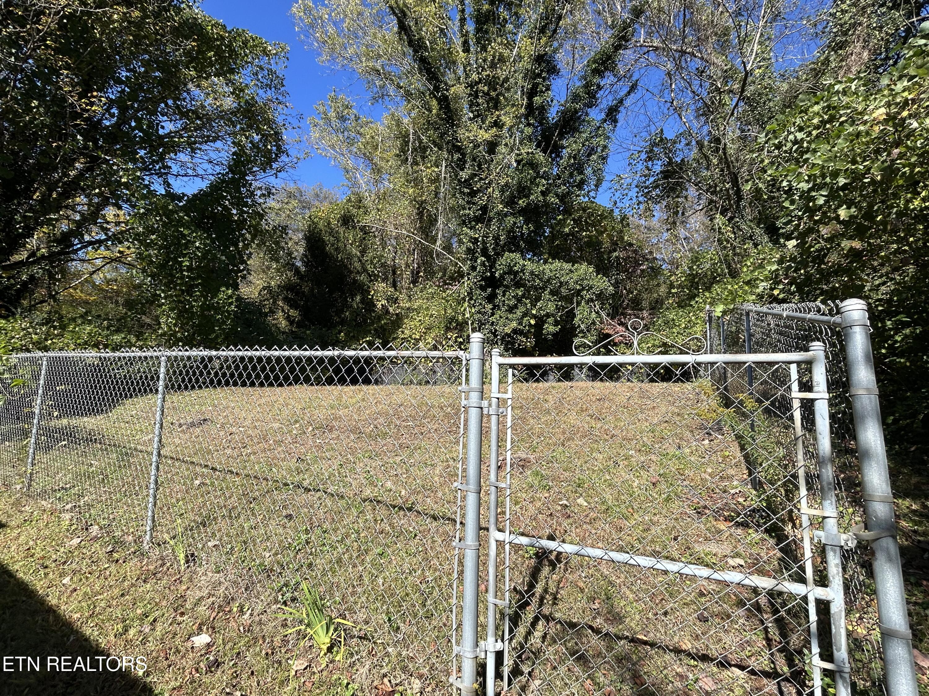 650 Robertsville Road Oak Ridge, TN 37830 - Photo 3 of 20 IMG_1676