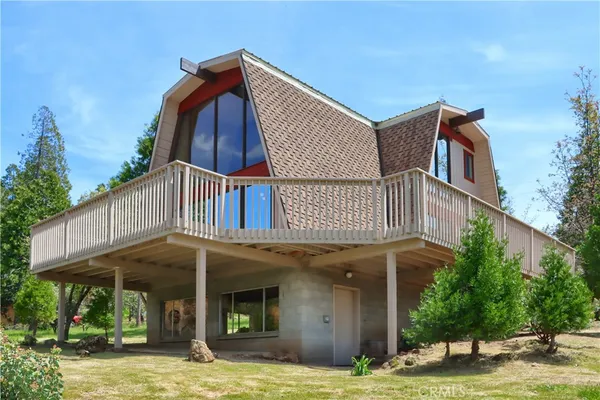 a view of a house with a yard balcony