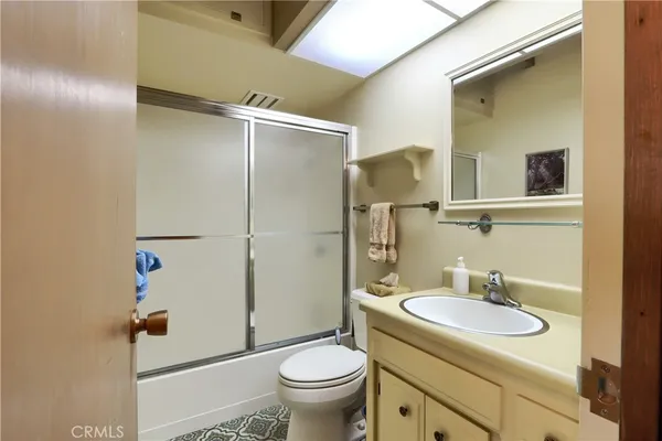 a room with a window and mirror