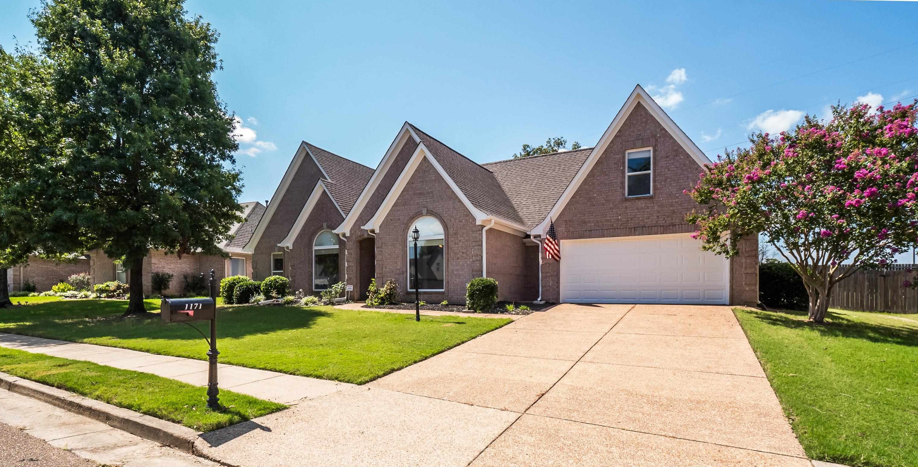 1171 Macon Hall Road Cordova, TN 38018 - Photo 2 of 35 a front view of house with yard and green space