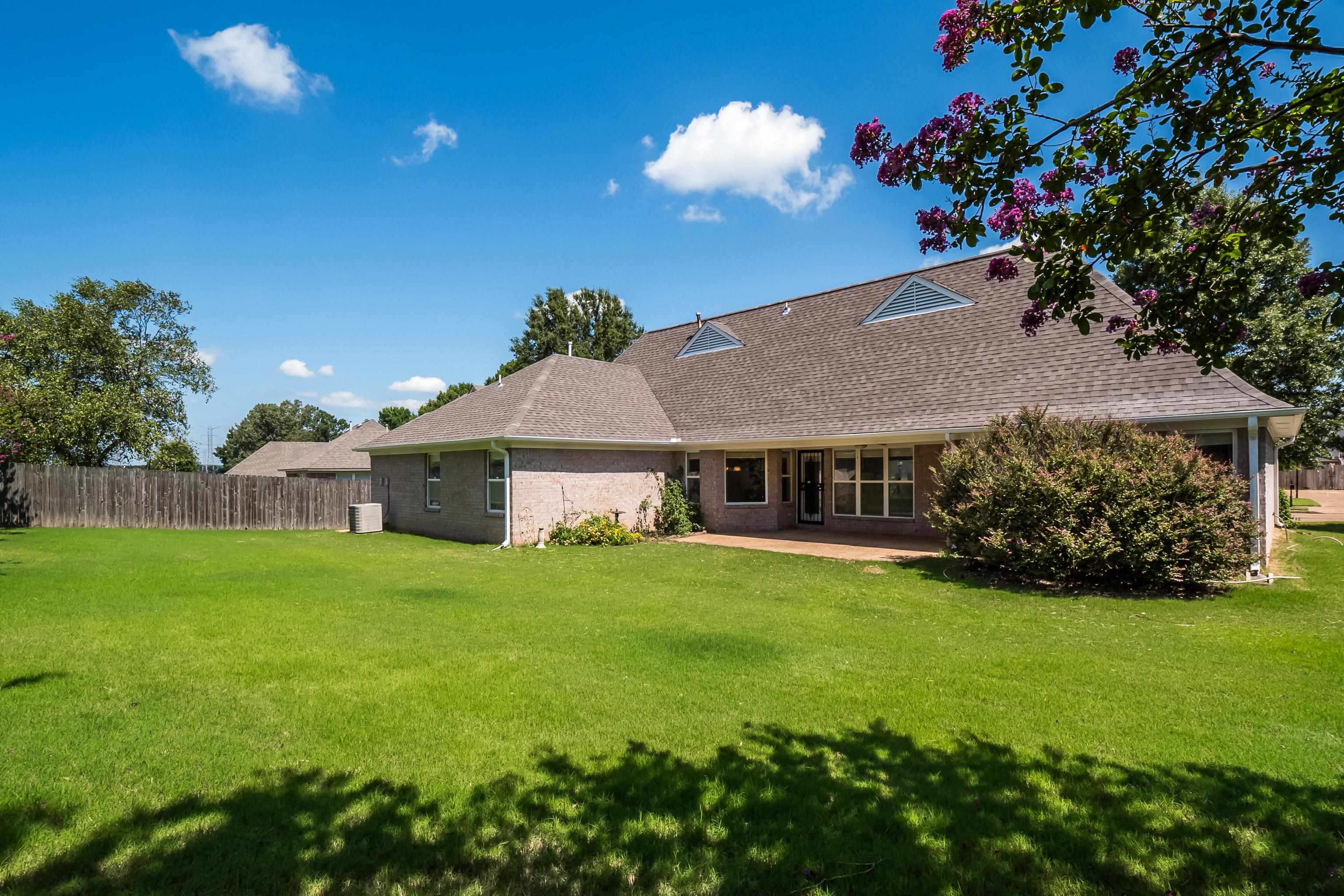 1171 Macon Hall Road Cordova, TN 38018 - Photo 30 of 35 a view of a house with garden