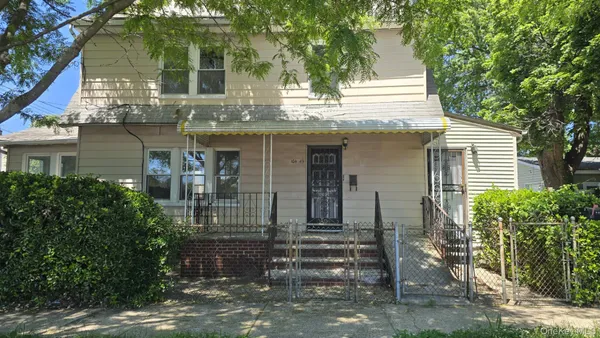 $975,000 | 104-49 209th Street | Bellaire Park