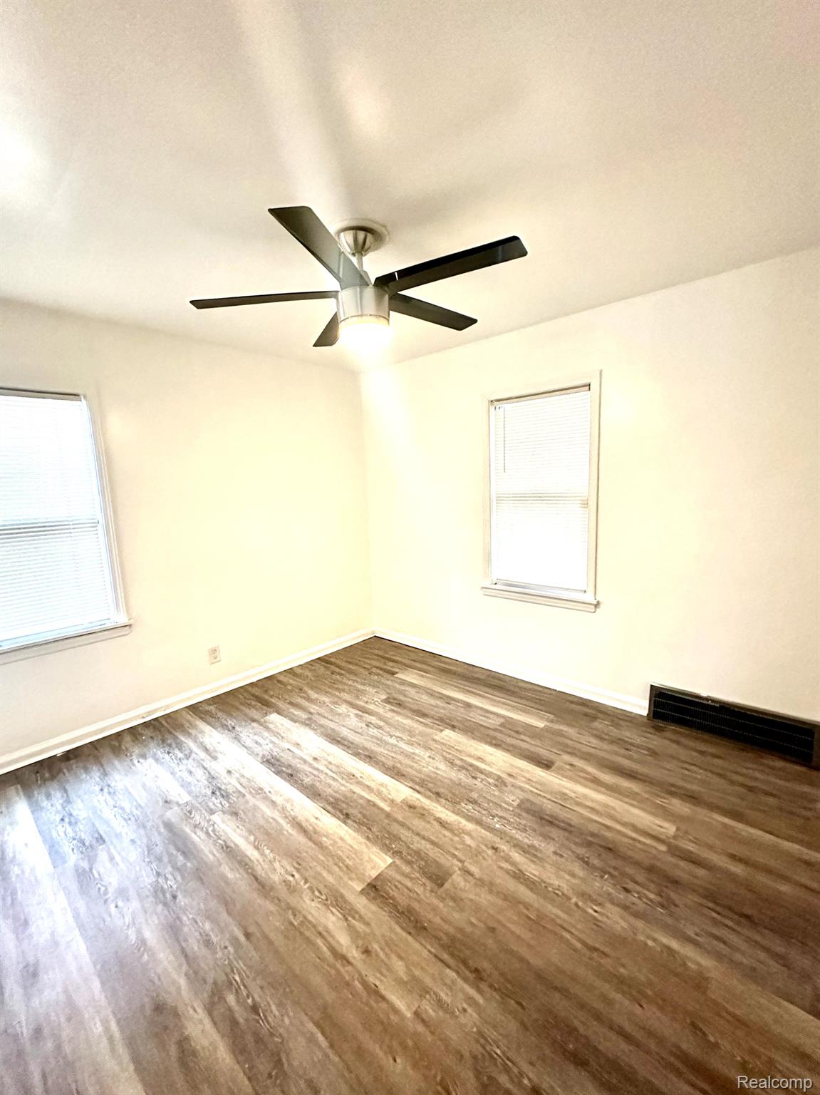 413 Frazier Street River Rouge, MI 48218 - Photo 5 of 6 Gallery Image 5