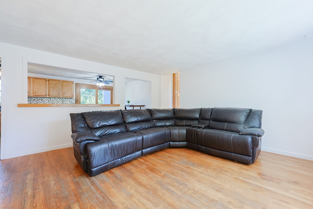 22 Crimson Road Billerica, MA 01821 - Photo 4 of 42 Gallery Image 4
