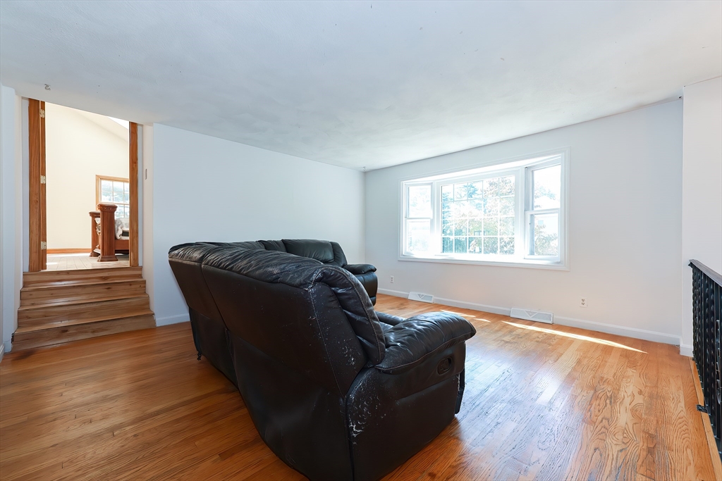 22 Crimson Road Billerica, MA 01821 - Photo 5 of 42 Gallery Image 5