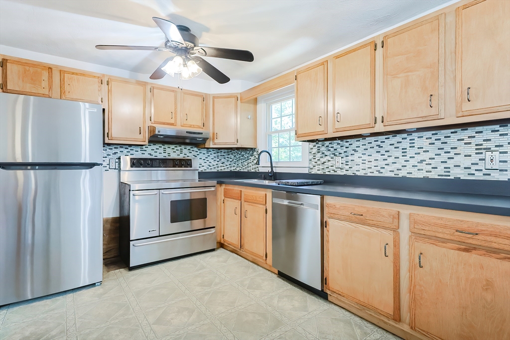 22 Crimson Road Billerica, MA 01821 - Photo 9 of 42 Gallery Image 9