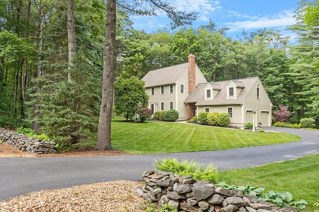 563 Hilltop Road Lancaster, MA 01523 - Photo 3 of 42 Gallery Image 3