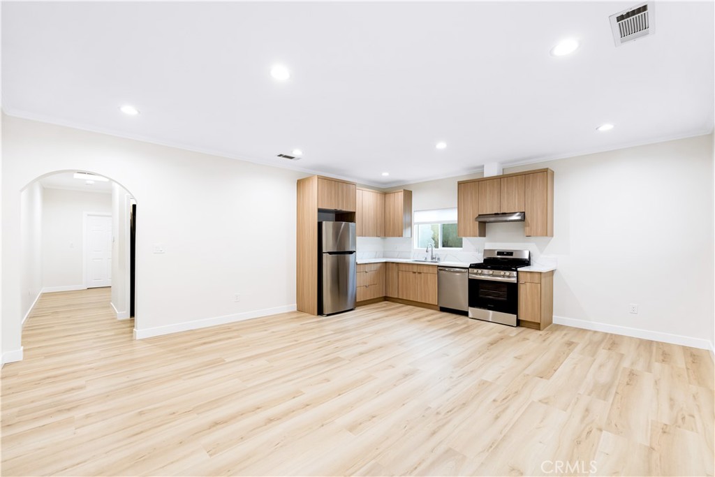 720 East Windsor Road, Unit C Glendale, CA 91205 - Photo 3 of 12