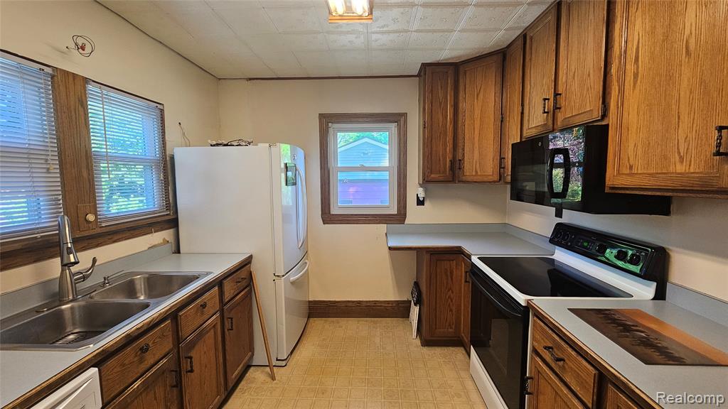 211 Starr Avenue Pontiac, MI 48341 - Photo 7 of 33