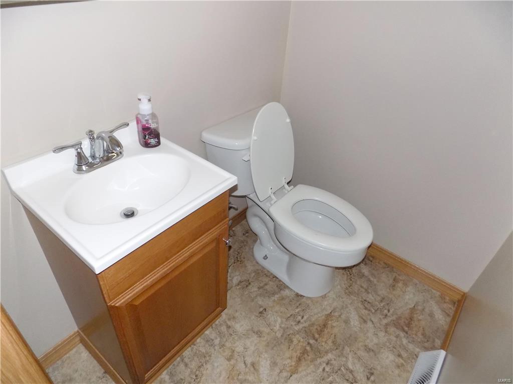 26 Birchwood Road Litchfield, IL 62056 - Photo 15 of 26 Gallery Image 15