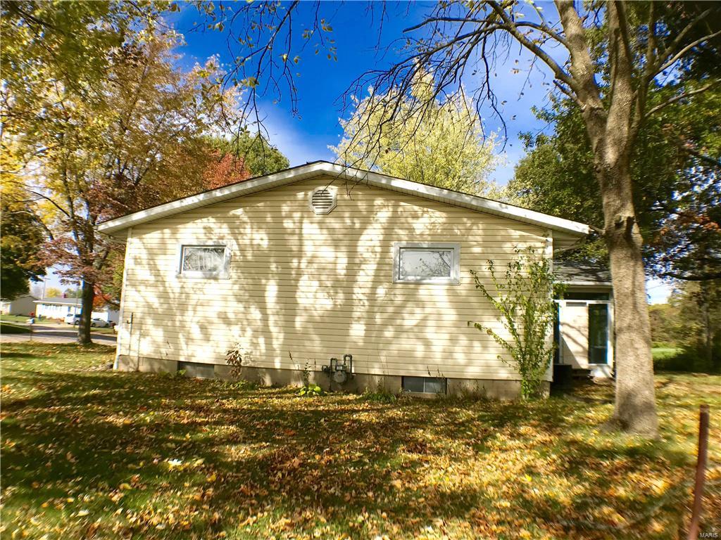 26 Birchwood Road Litchfield, IL 62056 - Photo 7 of 26 Gallery Image 7
