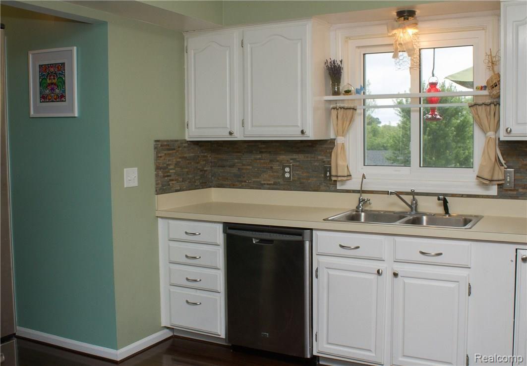 5955 Thomas Road Oxford, MI 48371 - Photo 4 of 46 Kitchen2.jpg