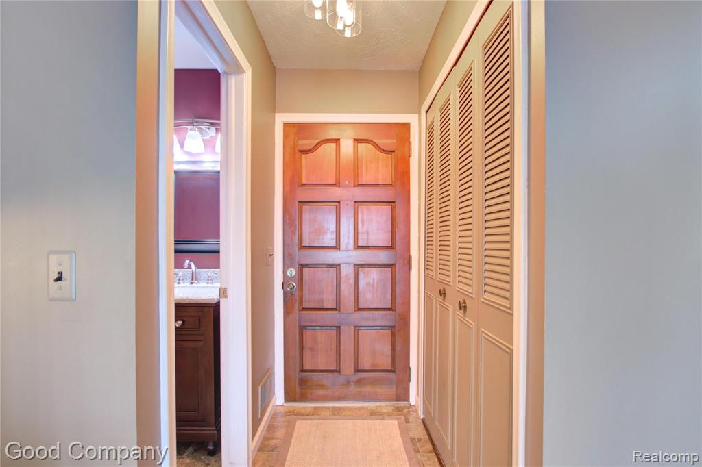 3507 Crooks Road Royal Oak, MI 48073 - Photo 11 of 43