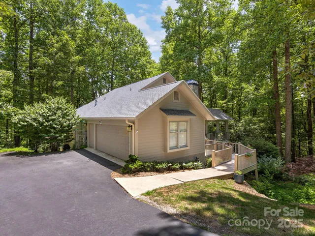 $960,000 | 202 Bent Pine Trace, Hendersonville, NC 28739