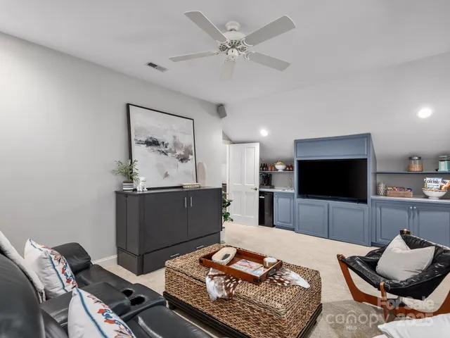 $960,000 | 202 Bent Pine Trace, Hendersonville, NC 28739