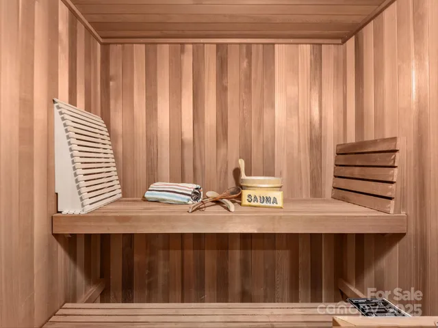 $960,000 | 202 Bent Pine Trace, Hendersonville, NC 28739