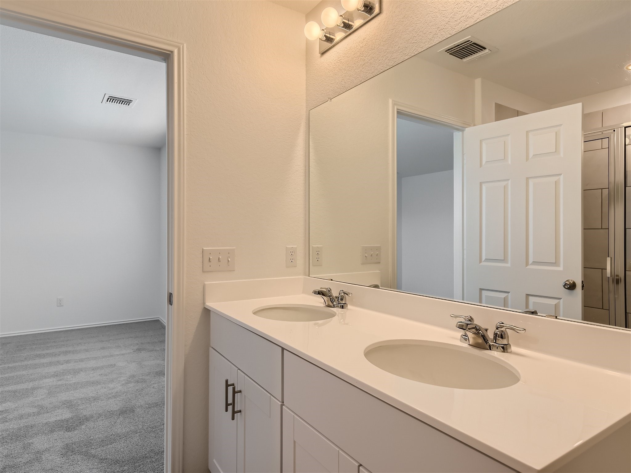 1513 Hope Rnch Road Leander, TX 78641 - Photo 21 of 28 19 2nd Floor Primary Bathroom