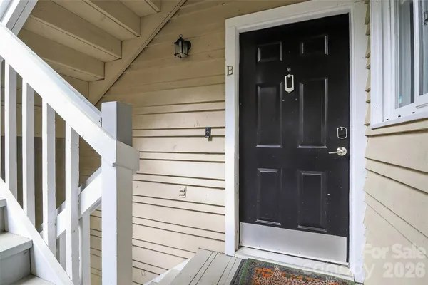 a view of entryway with a bathtub