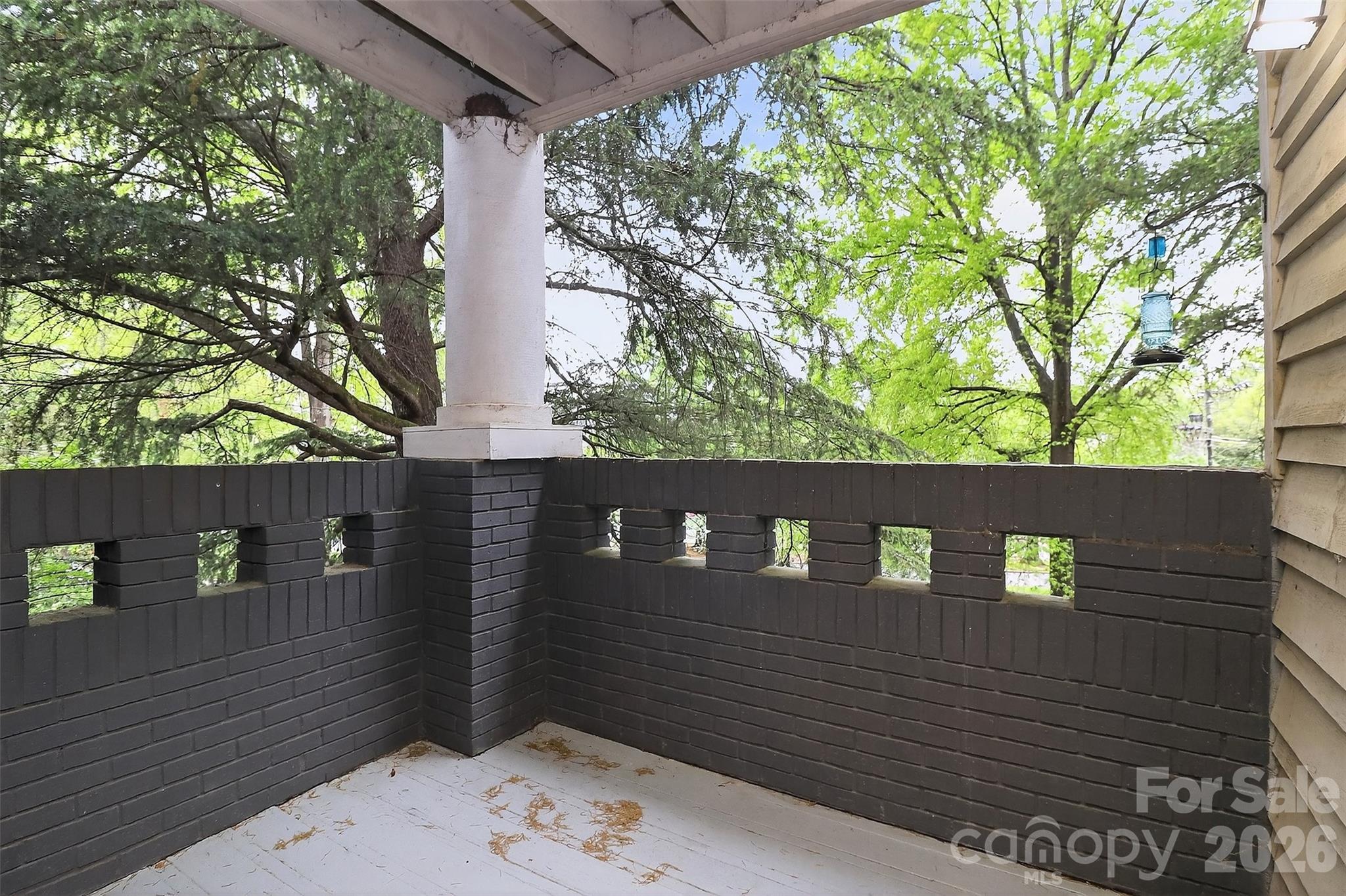 603 Queens Road, Unit B Charlotte, NC 28207 - Photo 4 of 33 a view of a wooden fence