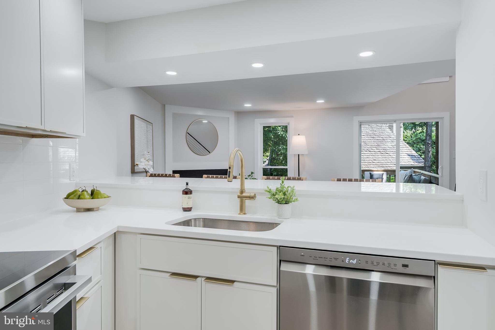 11213 Silentwood Lane Reston, VA 20191 - Photo 5 of 33