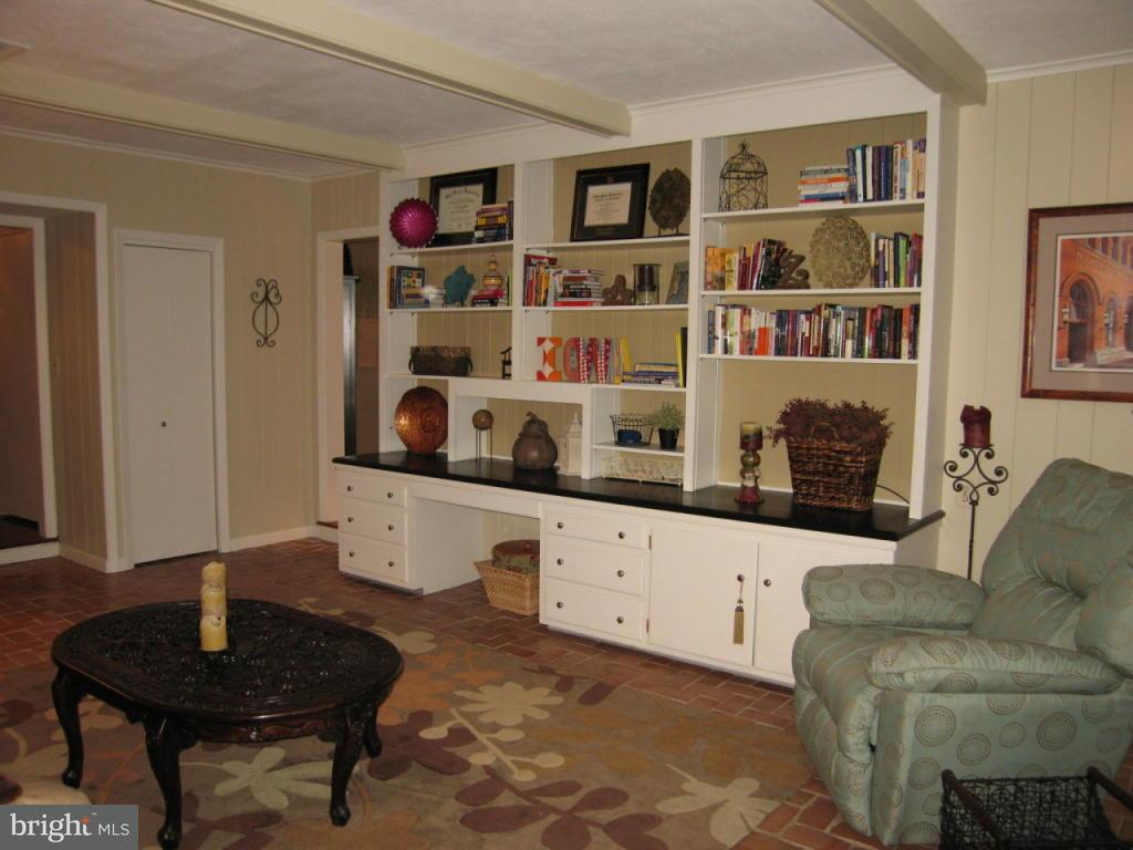 1408 Hillcrest Road Lancaster, PA 17603 - Photo 9 of 41 Gallery Image 9