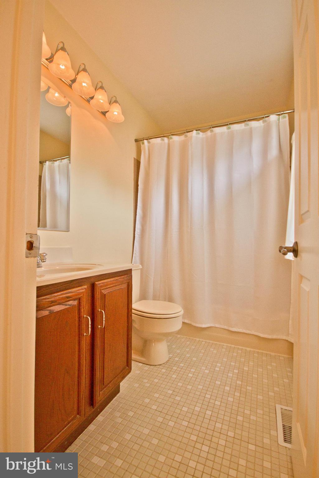 9314 Ramblebrook Road Baltimore, MD 21236 - Photo 18 of 28 Bath (Master)