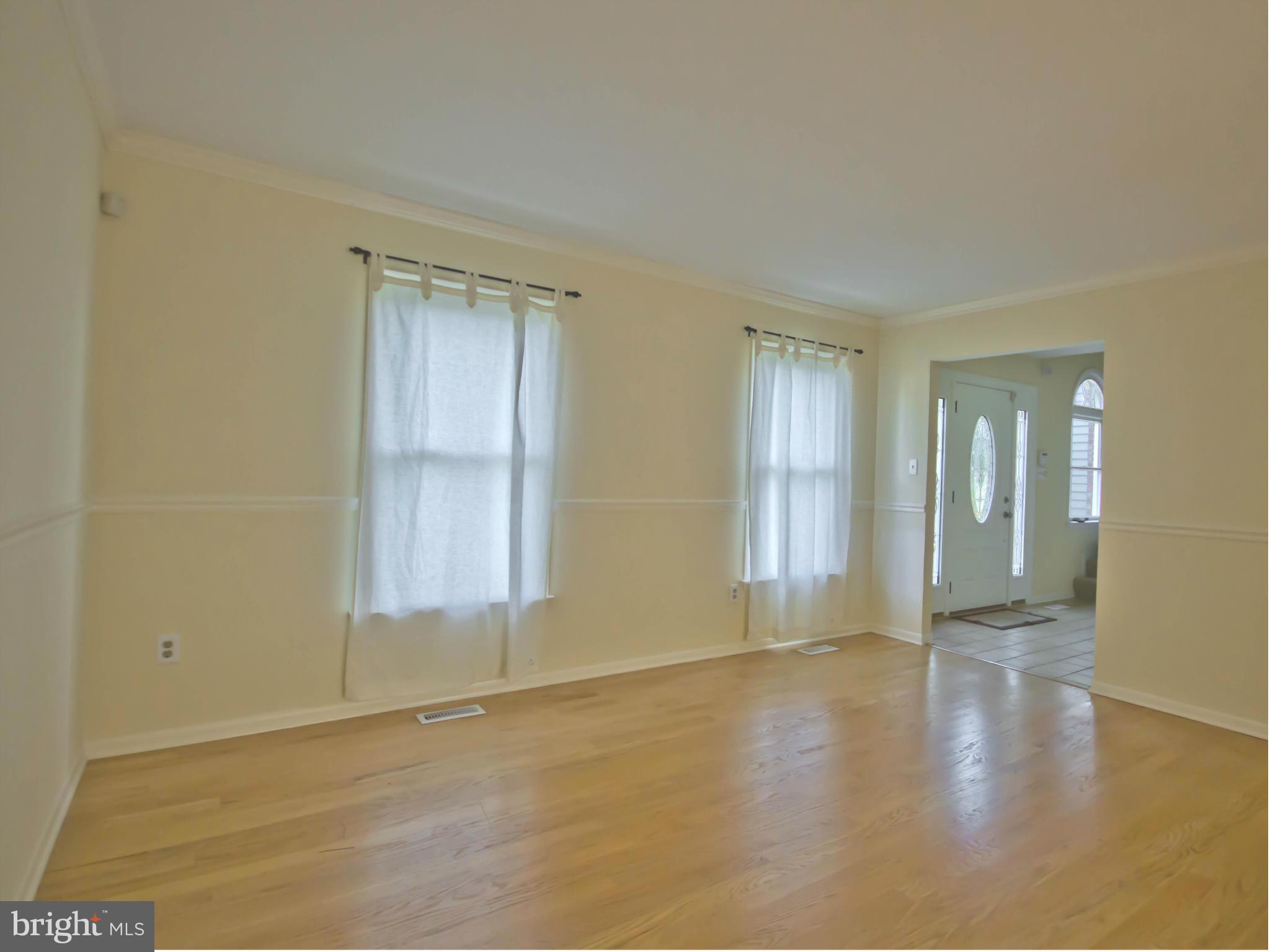 9314 Ramblebrook Road Baltimore, MD 21236 - Photo 4 of 28 Living Room