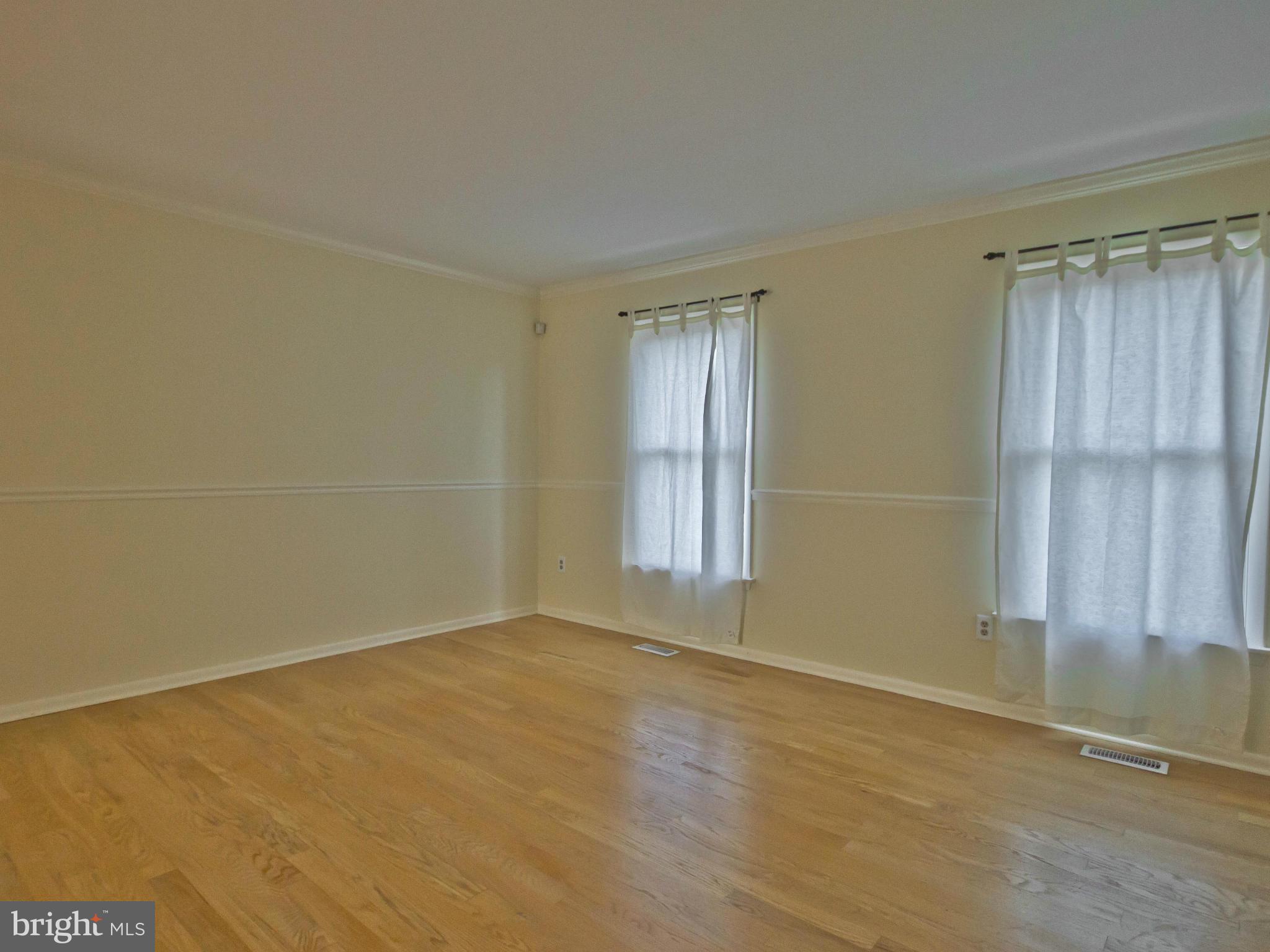 9314 Ramblebrook Road Baltimore, MD 21236 - Photo 5 of 28 Living Room