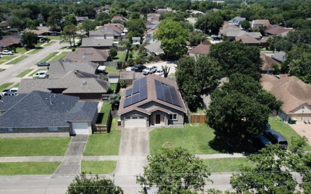 2526 Perez Road Pasadena, TX 77502 - Photo 20 of 31 solar panels