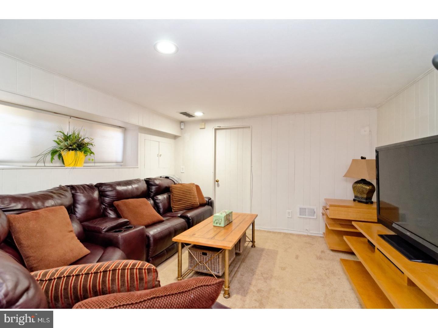 333 Glen Ridge Road Havertown, PA 19083 - Photo 12 of 25 Family Room