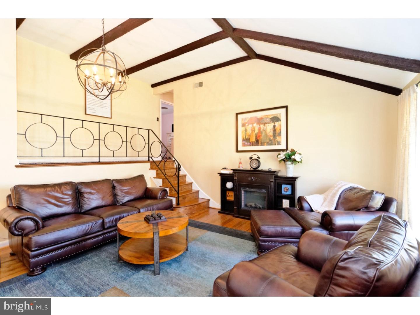 333 Glen Ridge Road Havertown, PA 19083 - Photo 6 of 25 Living Room