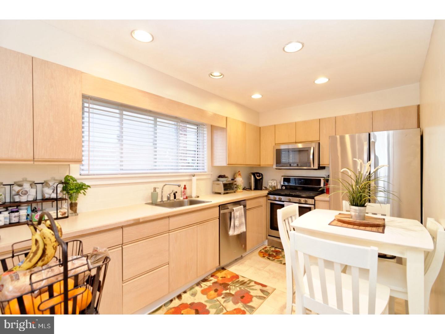 333 Glen Ridge Road Havertown, PA 19083 - Photo 10 of 25 Kitchen