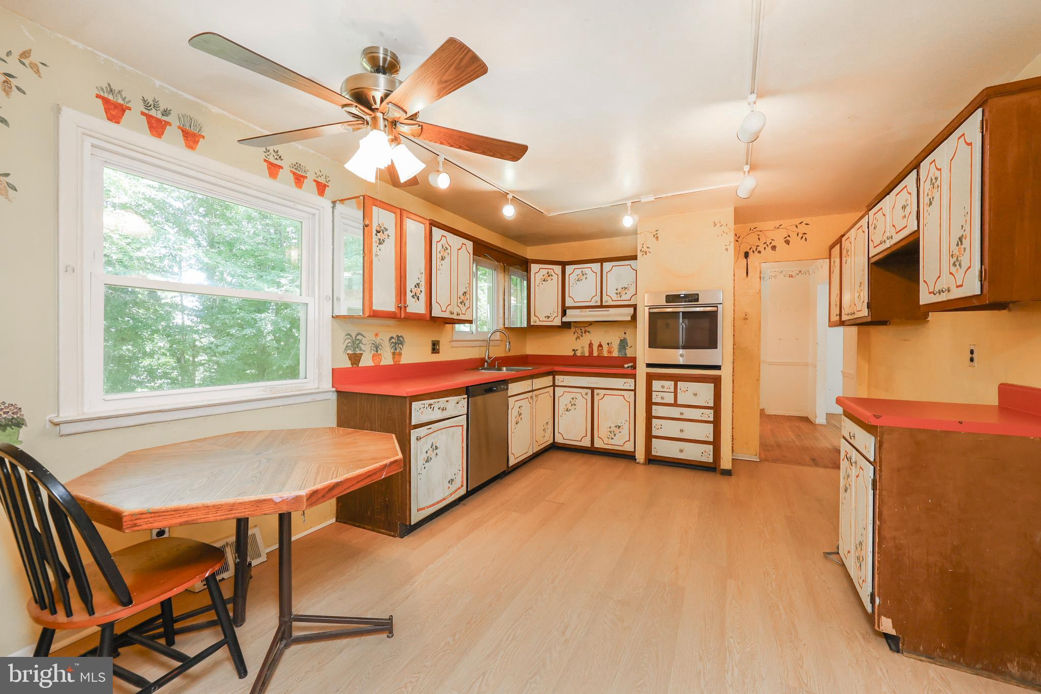 417 Devon Drive Exton, PA 19341 - Photo 17 of 36 Kitchen with Eat-In