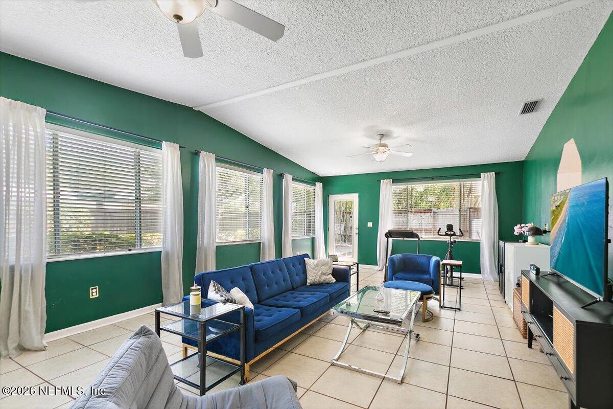 560 Mandalay Road Jacksonville, FL 32216 - Photo 11 of 27 09-Family Room