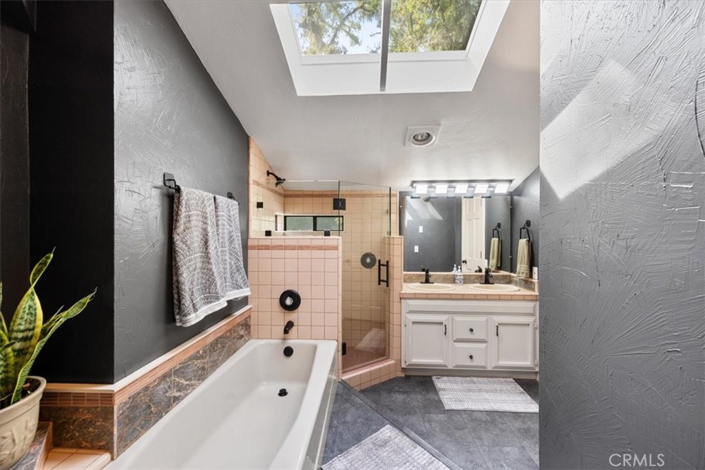 12500 Cenegal Road Atascadero, CA 93422 - Photo 25 of 75 Primary Bathroom