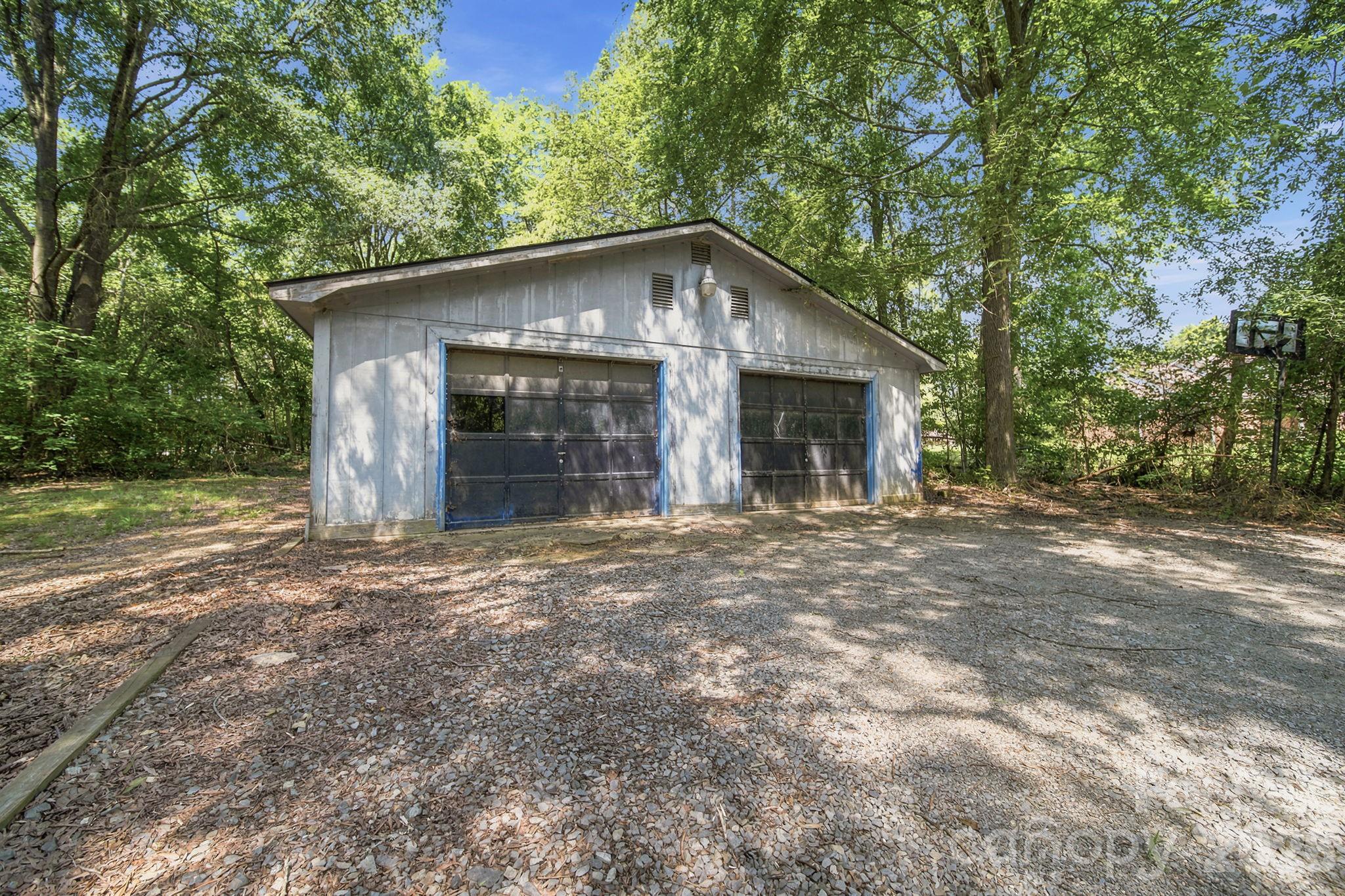 11488 Beagle Street Midland, NC 28107 - Photo 9 of 46 Gallery Image 9