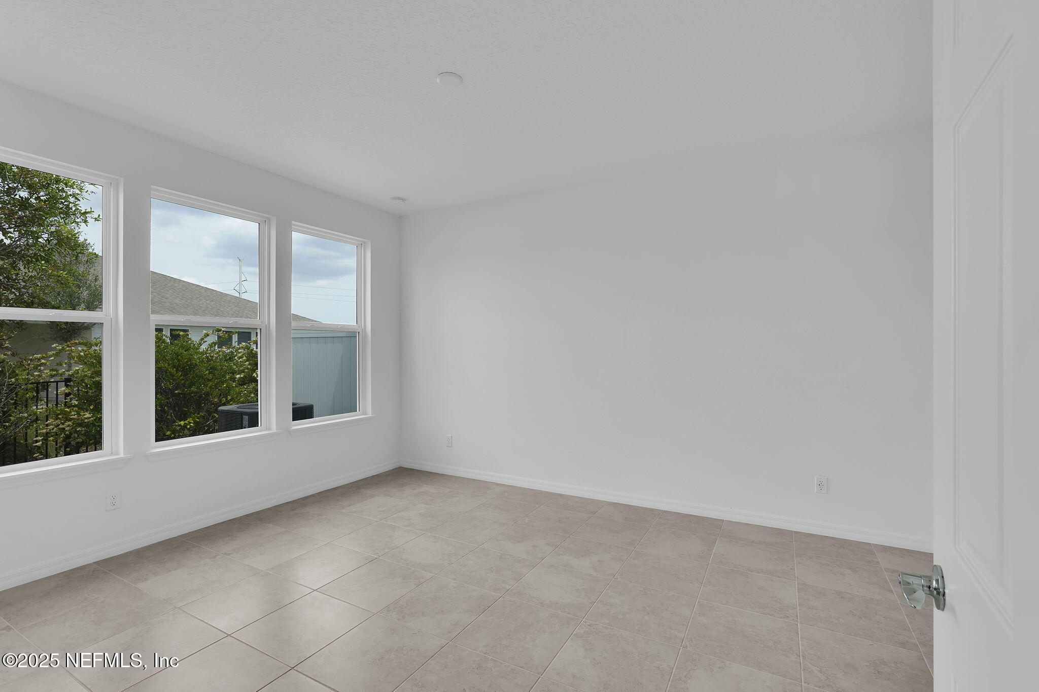 333 Ecliptic Loop Yulee, FL 32097 - Photo 9 of 36 Ellenwood Owner's Suite