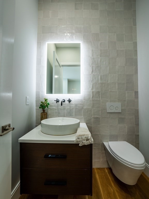 88 Levbert Road Newton, MA 02459 - Photo 14 of 41 a bathroom with a sink a toilet and mirror