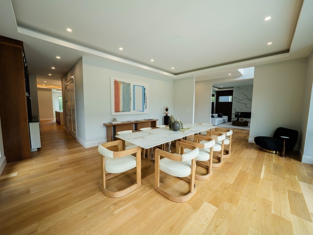 88 Levbert Road Newton, MA 02459 - Photo 5 of 41 a large room with table and chairs